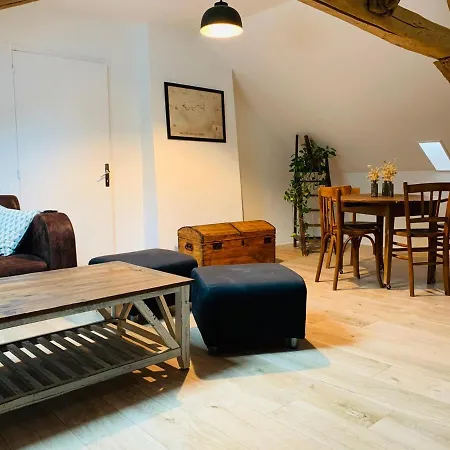 Appartement dans maison avec jardin privatif *