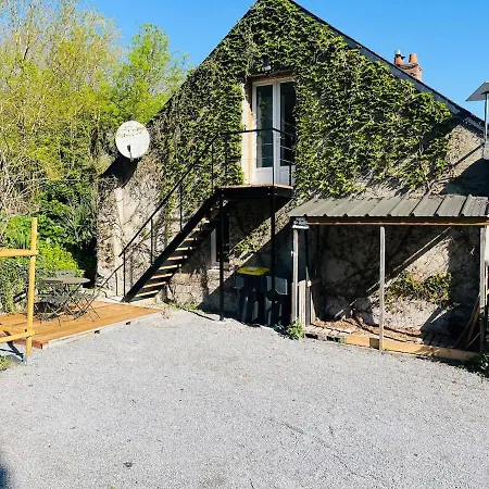 Appartement dans maison avec jardin privatif *
